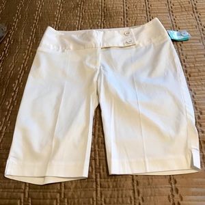 NWT Maurice’s shorts, white, size 1/2